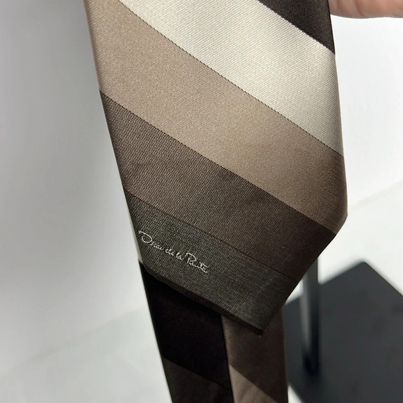 Oscar De La Renta Set Of Mens Suit Ties (2️⃣) - Picture 4 of 10